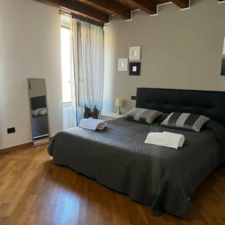 Houseberg Quarenghi Apartment