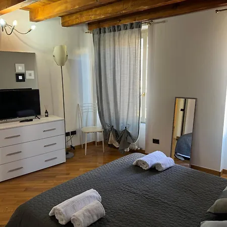 Houseberg Quarenghi Apartament